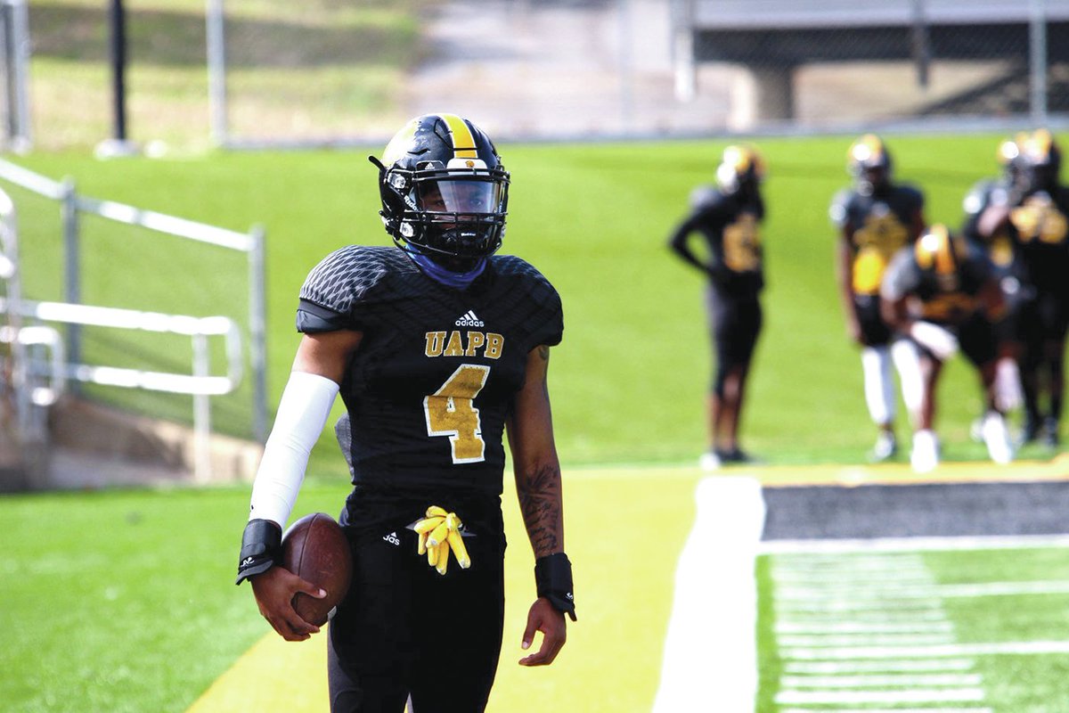 HustonEubank's tweet photo. Beyond blessed to receive an offer from the University of Arkansas-Pine Bluff #Golions🦁 #HBCU @CoachSnowden @AllenTrieu @CoachTomSims @CoachSTreadwell https://t.co/N4UmqkxHUQ