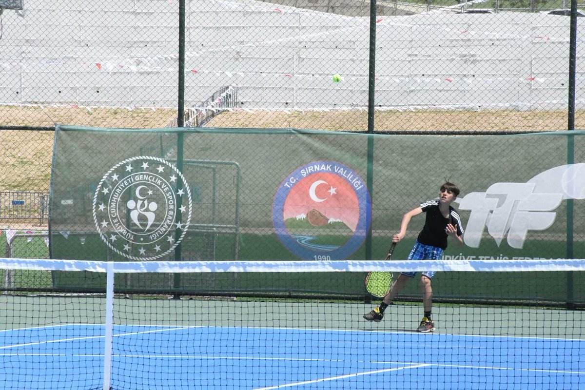 suleymansoylu's tweet photo. Huzur, Şırnak'a çok yakışıyor. 
Cudi Dağı'nda raket sesleri yankılanıyor 🎾

Şırnak'ta düzenlenen, Uluslararası Cudi Cup Tenis Turnuvası'na; Türkiye, Rusya, Litvanya, Kazakistan, Tunus, Polonya, İran, Gürcistan ve İngiltere'den 14 yaş ve altı toplam 81 sporcu katılıyor 👏 https://t.co/Uf4r0OVSgi