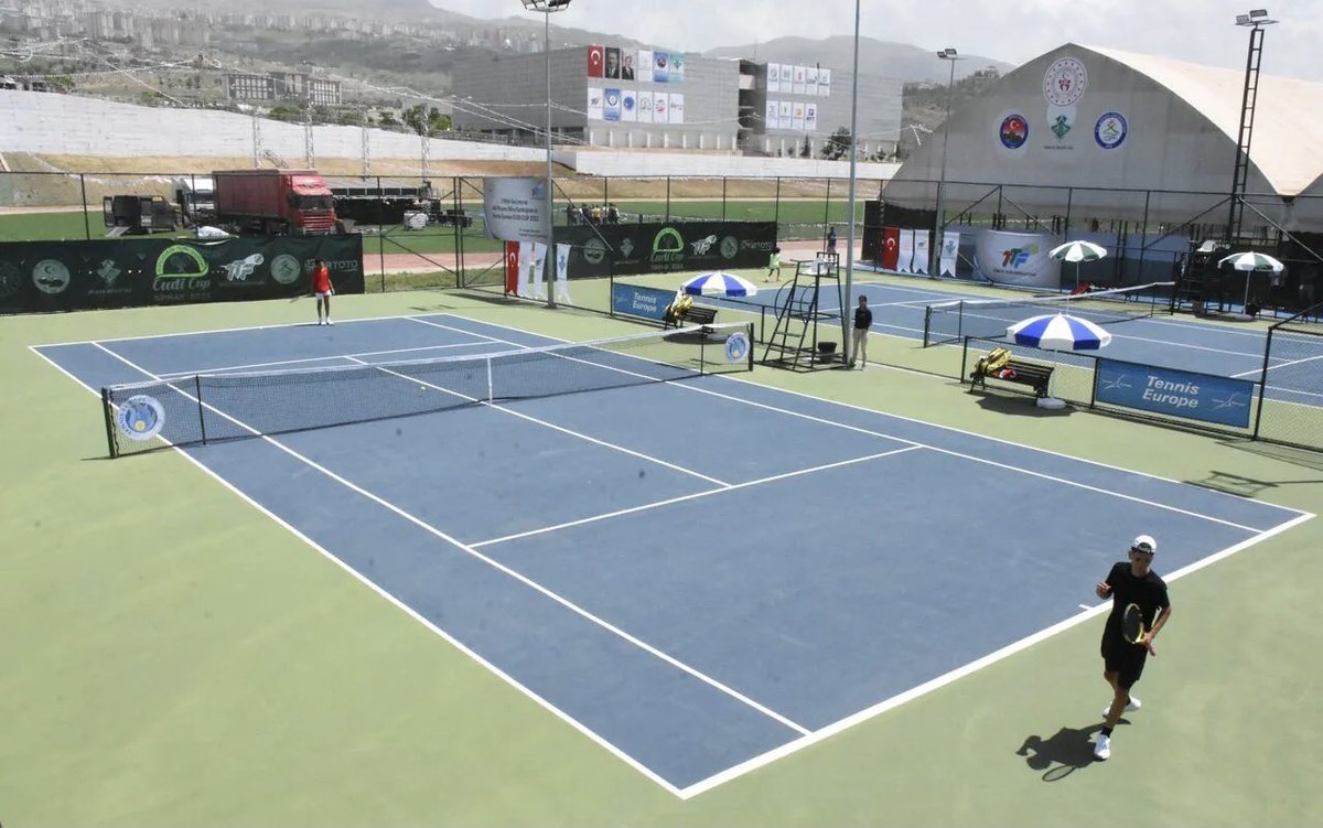 suleymansoylu's tweet photo. Huzur, Şırnak'a çok yakışıyor. 
Cudi Dağı'nda raket sesleri yankılanıyor 🎾

Şırnak'ta düzenlenen, Uluslararası Cudi Cup Tenis Turnuvası'na; Türkiye, Rusya, Litvanya, Kazakistan, Tunus, Polonya, İran, Gürcistan ve İngiltere'den 14 yaş ve altı toplam 81 sporcu katılıyor 👏 https://t.co/Uf4r0OVSgi
