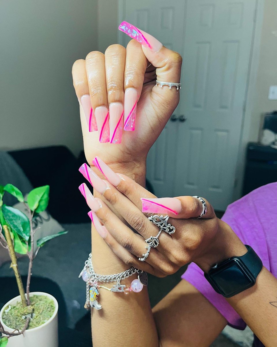 SlayedbyDaj's tweet photo. Link in bio to book! #shsunailtech #shsu26 #shsu25 #shsu24 #shsu23 #huntsvilletx #huntsvilletxnailtech https://t.co/mcFTmbEUnf