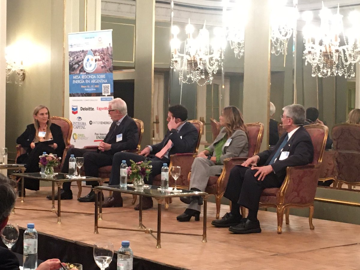 IOA_Energy's tweet photo. Segunda sesión discute sobre
Infraestructura, abastecimiento, Gasoducto Kirchner, importaciones y exportaciones de gas y GNL en la Mesa Redonda sobre Energía en #Argentina #CGC #ExcelerateEnergy #Sproule #TNG @CEARE_UBA https://t.co/fJDQDEK9NX