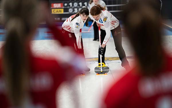 Curling Canada (@curlingcanada) on Twitter photo In 2001, <a href="/BradGushue/">Brad Gushue</a> & <a href="/MarkNichols_NL/">Mark Nichols</a> won the world junior championship. Now, a new Newfoundland & Labrador curler wants to win it himself this week.
Read about what it would be mean to <a href="/Joel_Krats/">Joel Krats</a> and see how the teams did today at #WJCC2022 ➡️ bit.ly/3sGyTOF In 2001, <a href="/BradGushue/">Brad Gushue</a> & <a href="/MarkNichols_NL/">Mark Nichols</a> won the world junior championship. Now, a new Newfoundland & Labrador curler wants to win it himself this week.
Read about what it would be mean to <a href="/Joel_Krats/">Joel Krats</a> and see how the teams did today at #WJCC2022 ➡️ bit.ly/3sGyTOF