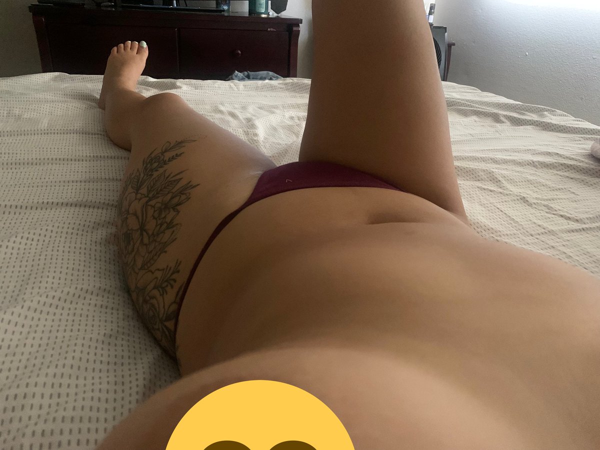 Dess_444's tweet photo. Stay in bed kinda day 🌸💦 https://t.co/M1o2D66JuH