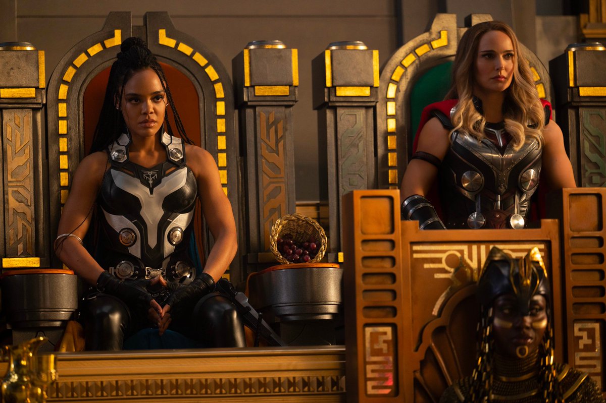 Tessa Thompson e Natalie Portman em nova imagem de #ThorLoveAndThunder.
