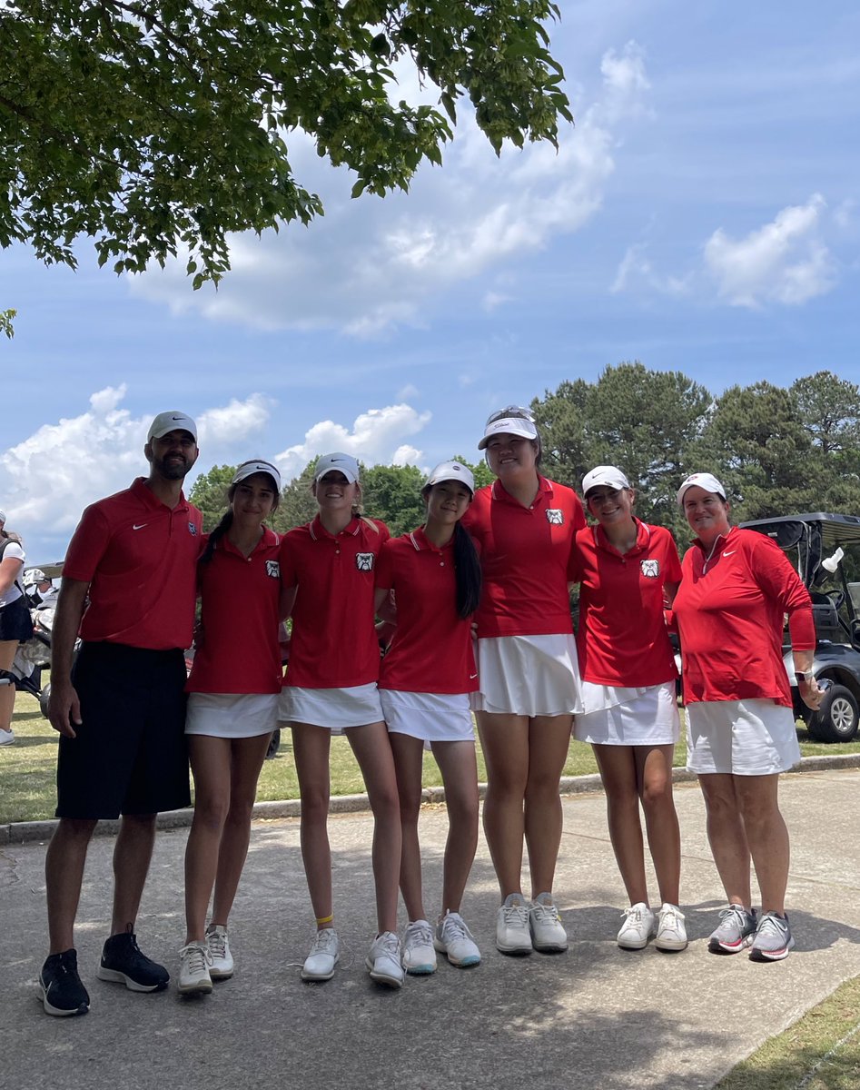 NGHSGolf's tweet photo. #NORTH currently sits in 4th place after round 1 of the GHSA State Tournament at @ChimneyOaks. Reagan led us today with an 86, followed by an 88 from Tatum and 89 from Hailey Park. We are back at it for the 2nd round in the morning - tee times posted soon! ⛳️🏌️‍♀️🐾☀️ https://t.co/UTUI14nccp