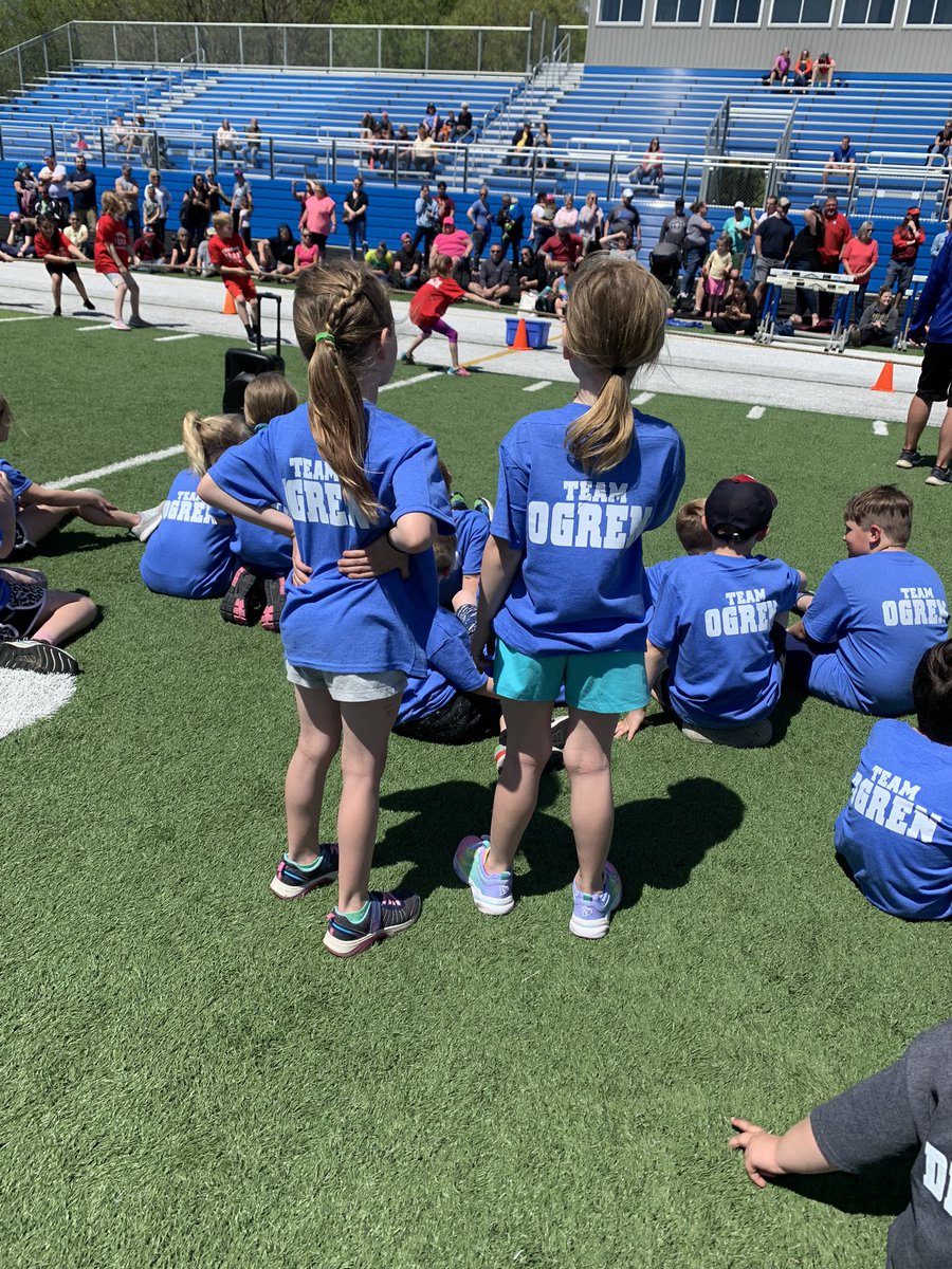 km_ogren's tweet photo. Beautiful day to be tug-of-war champs! π€ͺπ @KMElem #TrackAndFieldDay #TeamOgren https://t.co/ZLWUnCqNoc