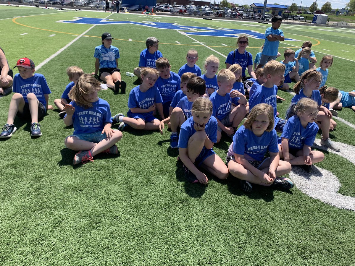 km_ogren's tweet photo. Beautiful day to be tug-of-war champs! π€ͺπ @KMElem #TrackAndFieldDay #TeamOgren https://t.co/ZLWUnCqNoc