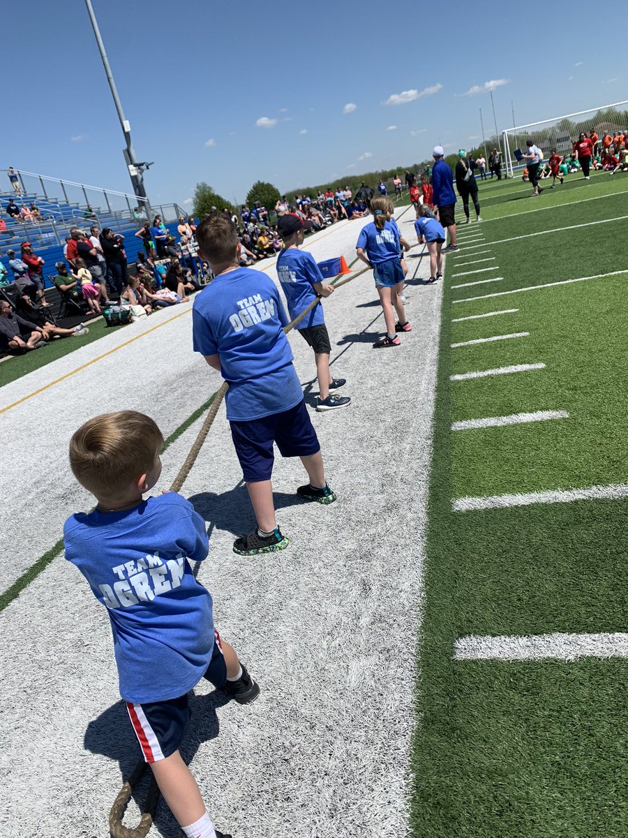 km_ogren's tweet photo. Beautiful day to be tug-of-war champs! π€ͺπ @KMElem #TrackAndFieldDay #TeamOgren https://t.co/ZLWUnCqNoc