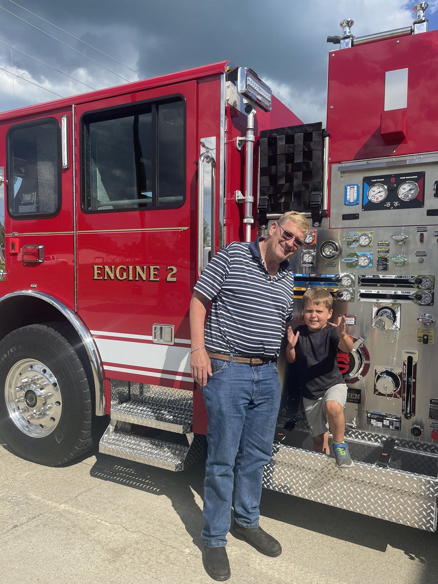 LWB_Mayor's tweet photo. Growing up around the fire department makes it even more exciting when opportunities like today occur. Welcome to Moreheads newest fire engine.
Keeping emergency services prepared and modernized remains one of my top priorities.
#MovingMoreheadForward @300units https://t.co/nRJm3NeBK7