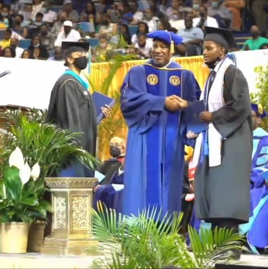 cjbarjon's tweet photo. "I'm going to search for my star until I find it. It's hidden in the drawer of innocence, wrapped in a scarf of wonder."

-Michael Jackson, Dancing the Dream

#HBCUGraduate #SUBR #BAInHistory #ImAboutToChangeTheWorld #PraiseGod https://t.co/IBOdqLkLCa