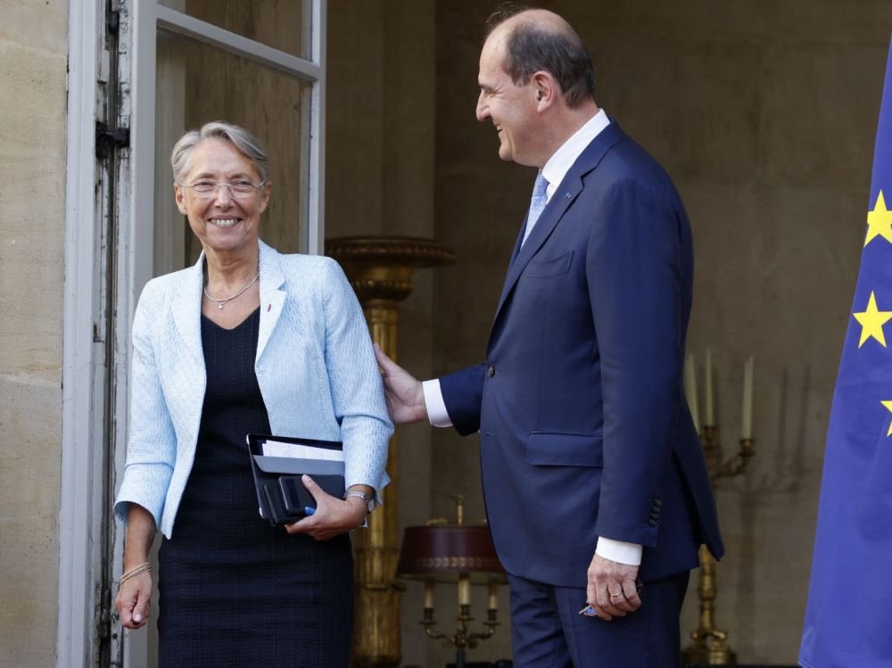 Félicitations à <a href="/Elisabeth_Borne/">Élisabeth BORNE</a> nommée Première ministre. Je lui adresse tous mes vœux de réussite dans ses nouvelles fonctions au service de la France 🇫🇷 et de nos concitoyen(ne)s