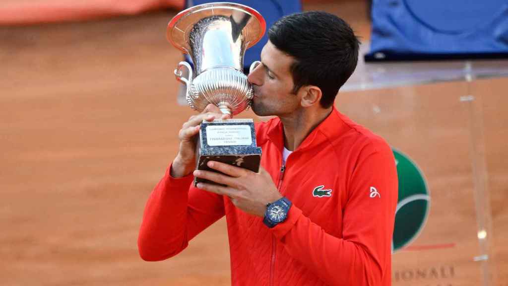 OnlyRogerCanFly's tweet photo. ¿Sabías que…?

Novak Djokovic 🇷🇸 ha conquistado 🏆 sin ceder ningún set en seis de los nueve Masters 1000 (Men’s Singles):

🔵 Miami | 2007, 2012, 2014, 2016
🟠 Madrid | 2019
🟠 Roma | 2022
🔵 Canadá | 2016
🔵 Shanghai | 2015, 2018
🔵 París-Bercy | 2014, 2019 https://t.co/yAHsco4o3l
