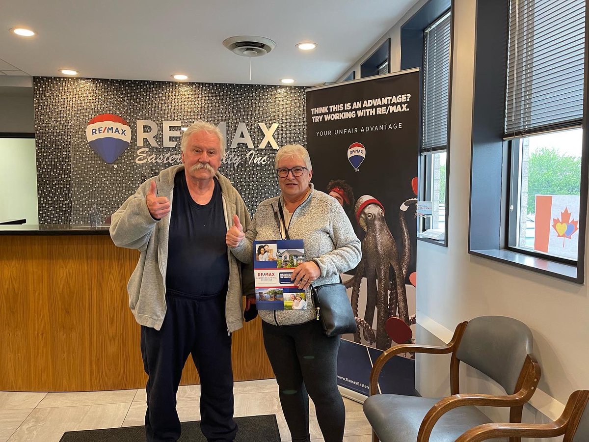 AlketKulla's tweet photo. A big CONGRATULATIONS to Rose &amp; Bob on the sale of their waterfront home on Chemong Lake. It was a real pleasure to help you on the sale of your home &amp; THANK YOU for trusting me.  #sold #waterfront #chemonglake #cottage #kawarthalakes #listwithalket #remaxhustle https://t.co/ghgAUYhKzl