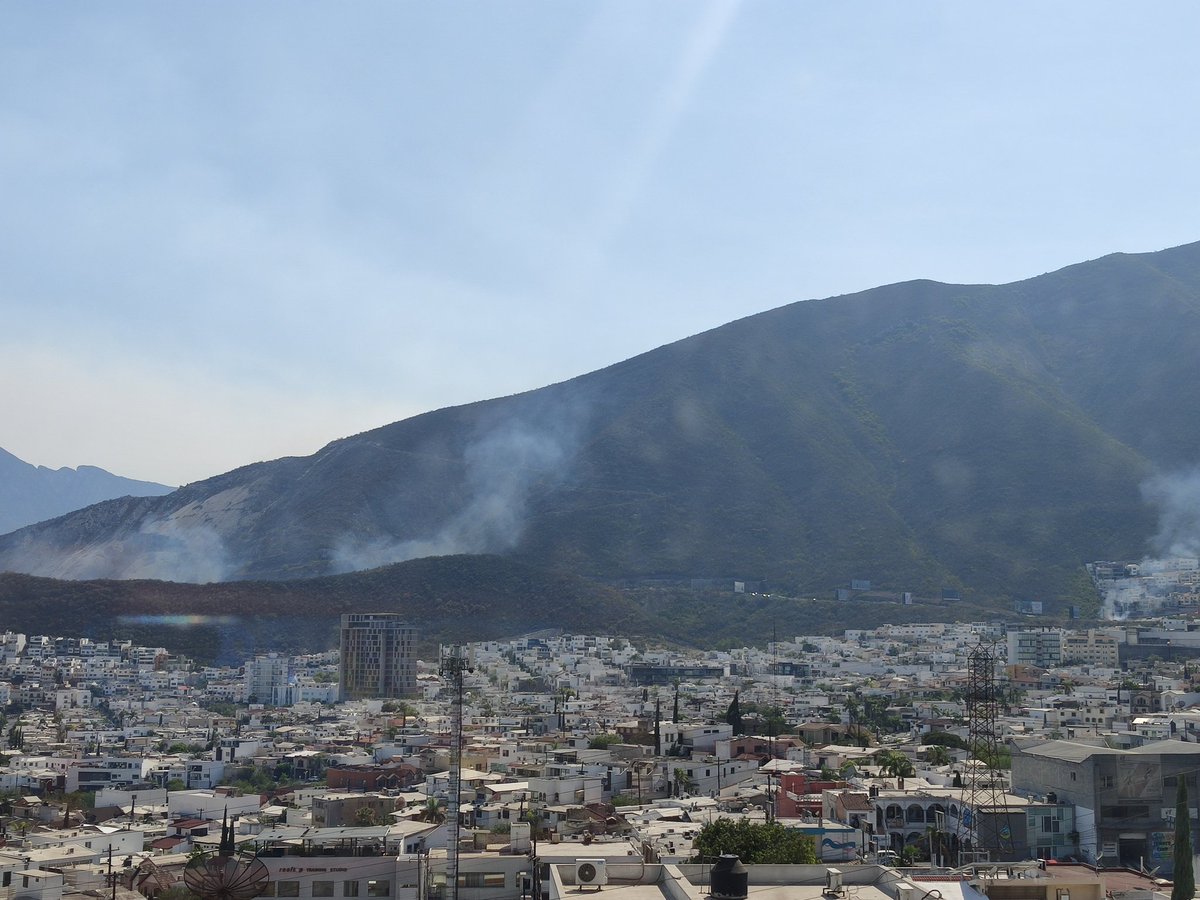 yobela's tweet photo. @Cicmty Fuerte incendio en Rogelio Cantú, se ven las llamas a lo lejos https://t.co/2XVqFOX4qf