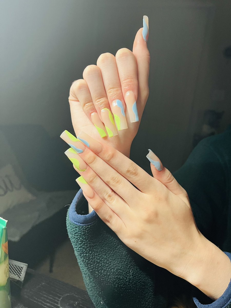 SlayedbyDaj's tweet photo. Late night session!! Link in bio to book! #shsunailtech #huntsvilletx #huntsvillenailtech #shsu26 #shsu25 #shsu24 #shsu23 https://t.co/fZ3IHBD1es