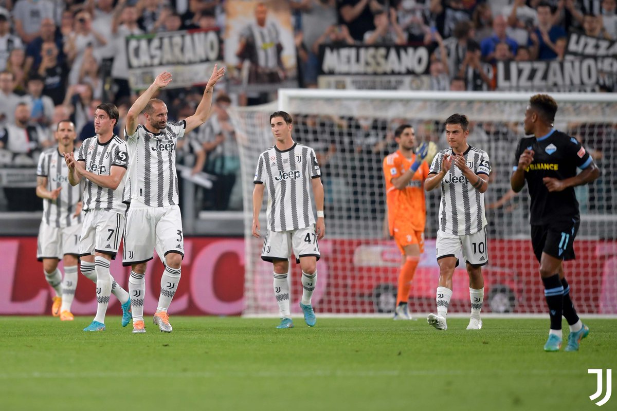 juventusfces's tweet photo. Líder. Capitán. Héroe. Leyenda. #️⃣3️⃣ #THEGR3ATCHIELLO https://t.co/rKQBzCJW8X