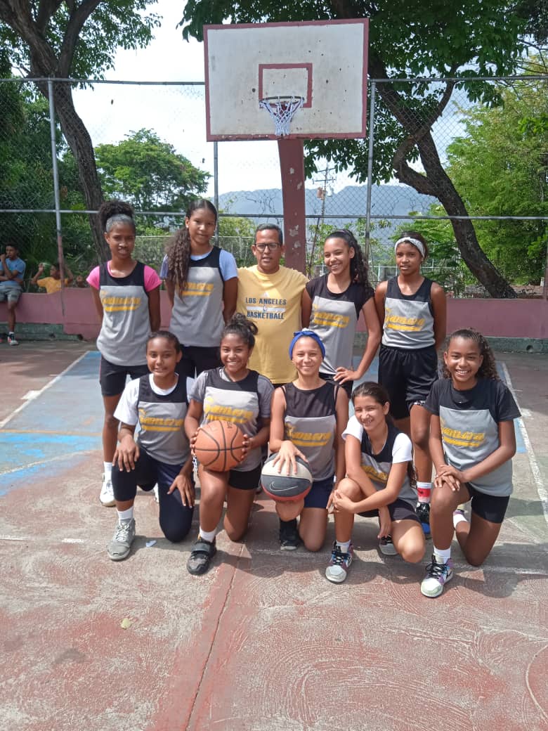 AsobasketM's tweet image. Fin de semana de mucho Baloncesto en nuestro estado Miranda, con las eliminatorias municipales en la categoría U-15 Femenino y Masculino!! Independencia, Plaza y Zamora fueron los municipios que iniciaron las competencias de la súperliga junior Miranda