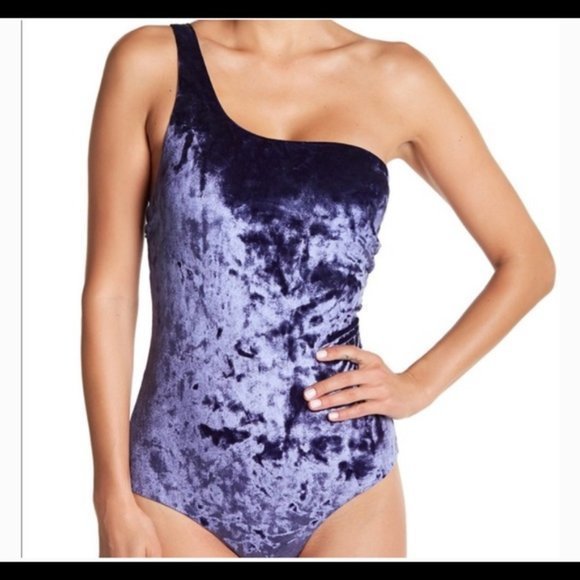 Ruby_Ridge21's tweet image. So good I had to share! Check out all the items I'm loving on @Poshmarkapp from @RaveologyL #poshmark #fashion #style #shopmycloset #redcarter #candies: posh.mk/4Badr4cr5pb