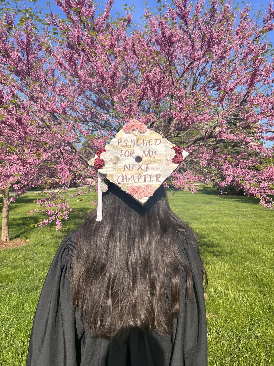 alixINunderland's tweet photo. The sun was bright, but my future is brighter ๐๐คฉ
#iungrad22 #iugrad22 #firstgen #firstgenerationcollegegraduate #psichi #NSLS #IUN #indianaetv #fostersuccess https://t.co/AAPtVYcJow