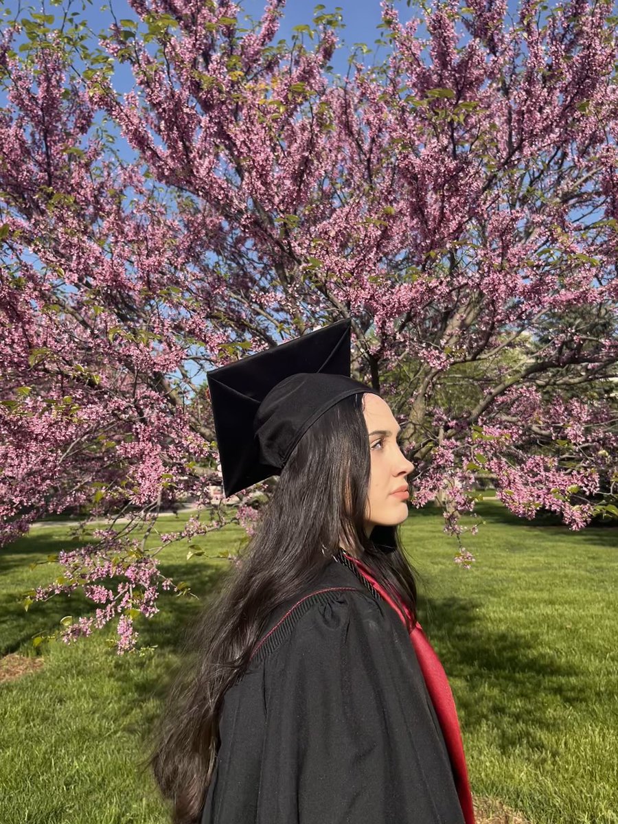alixINunderland's tweet photo. The sun was bright, but my future is brighter ๐๐คฉ
#iungrad22 #iugrad22 #firstgen #firstgenerationcollegegraduate #psichi #NSLS #IUN #indianaetv #fostersuccess https://t.co/AAPtVYcJow