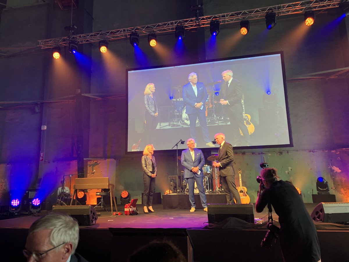 berendpotjer's tweet photo. Bij @deltalinqs diner stond de urgentie van de energietransitie centraal. Voorzitter @vvanderchijs riep het kabinet alles hiervoor te doen #energietransitie. Juist in de @HavenRotterdam.
De @MinisterEZK benadrukte de urgentie en het belang ervan en de noodzaak voor een doorbraak https://t.co/nwBU5i5qZD