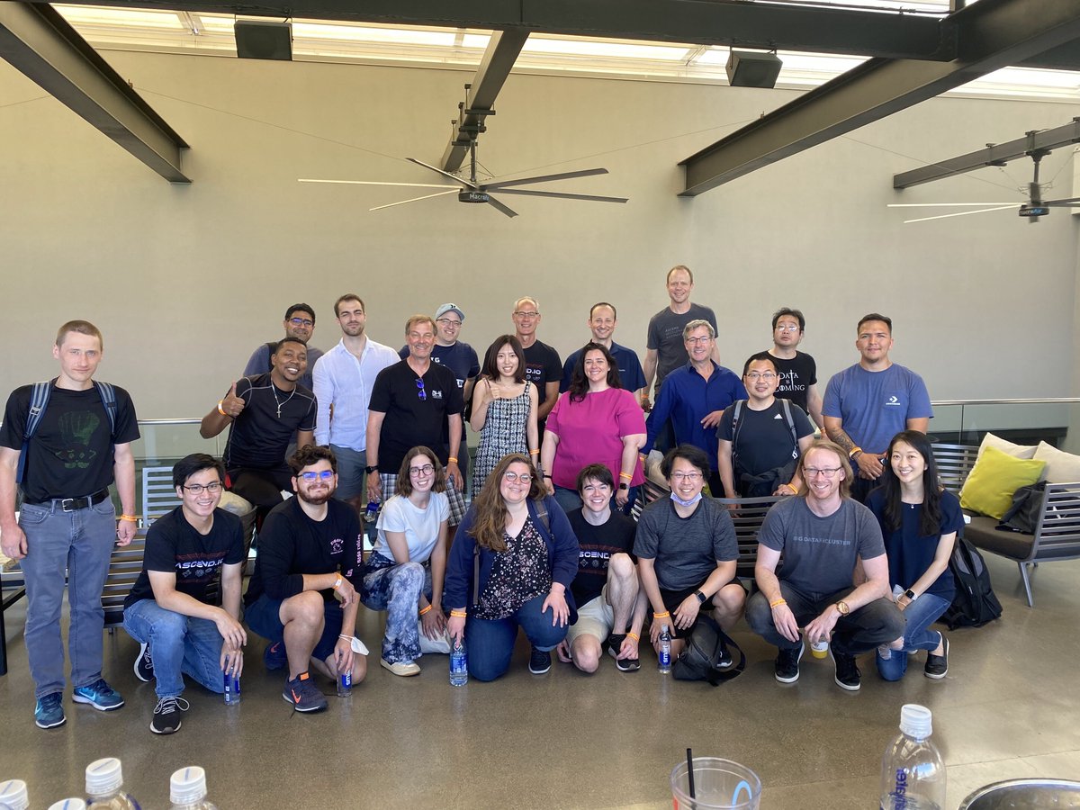 ascend_io's tweet photo. We hosted our company offsite a week ago in Las Vegas 🙌 

Between presentations, team-building activities, and learning a ton, we got to visit Area15, play Topgolf, and eat amazing food! The best news? You could join us next quarter! https://t.co/F9ZQFpy3ln https://t.co/cJLa8si5UG