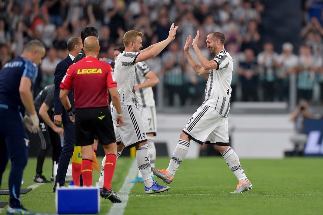 mdeligt_04's tweet photo. Last home game this season. Thank you for your amazing support over the past months! ⚪⚫ #ForzaJuve https://t.co/RoSBjV7Kfn