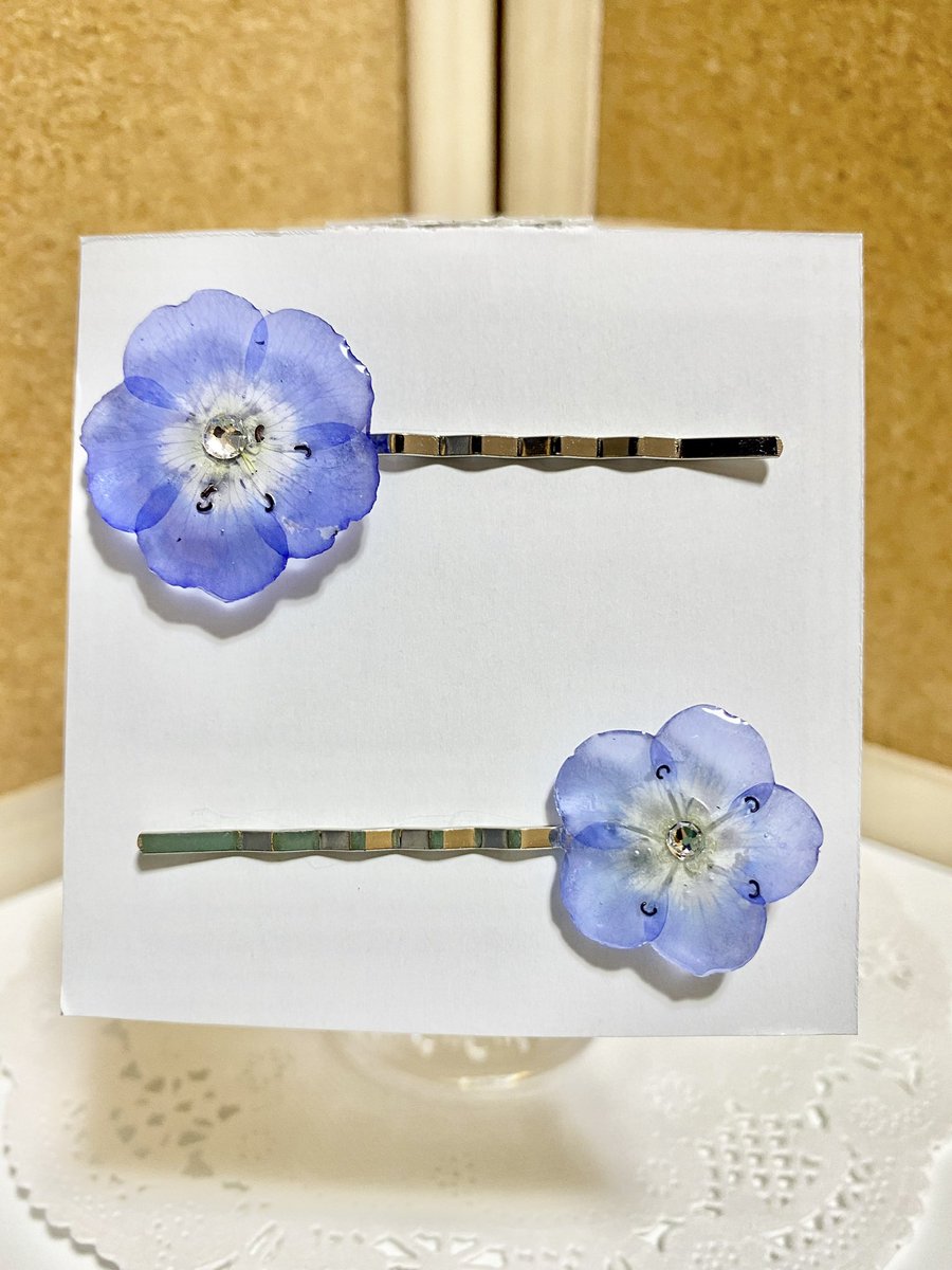 samokitisamon's tweet photo. またサボってる
#ハンドメイド
#押し花
#レジン
#ヘアピン
 #アセサリー
#ネモフィラ https://t.co/CkHRTH6M2F