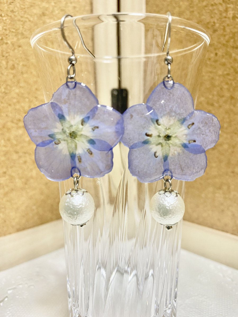 samokitisamon's tweet photo. またサボってる
#ハンドメイド
#押し花
#レジン
#ヘアピン
 #アセサリー
#ネモフィラ https://t.co/CkHRTH6M2F