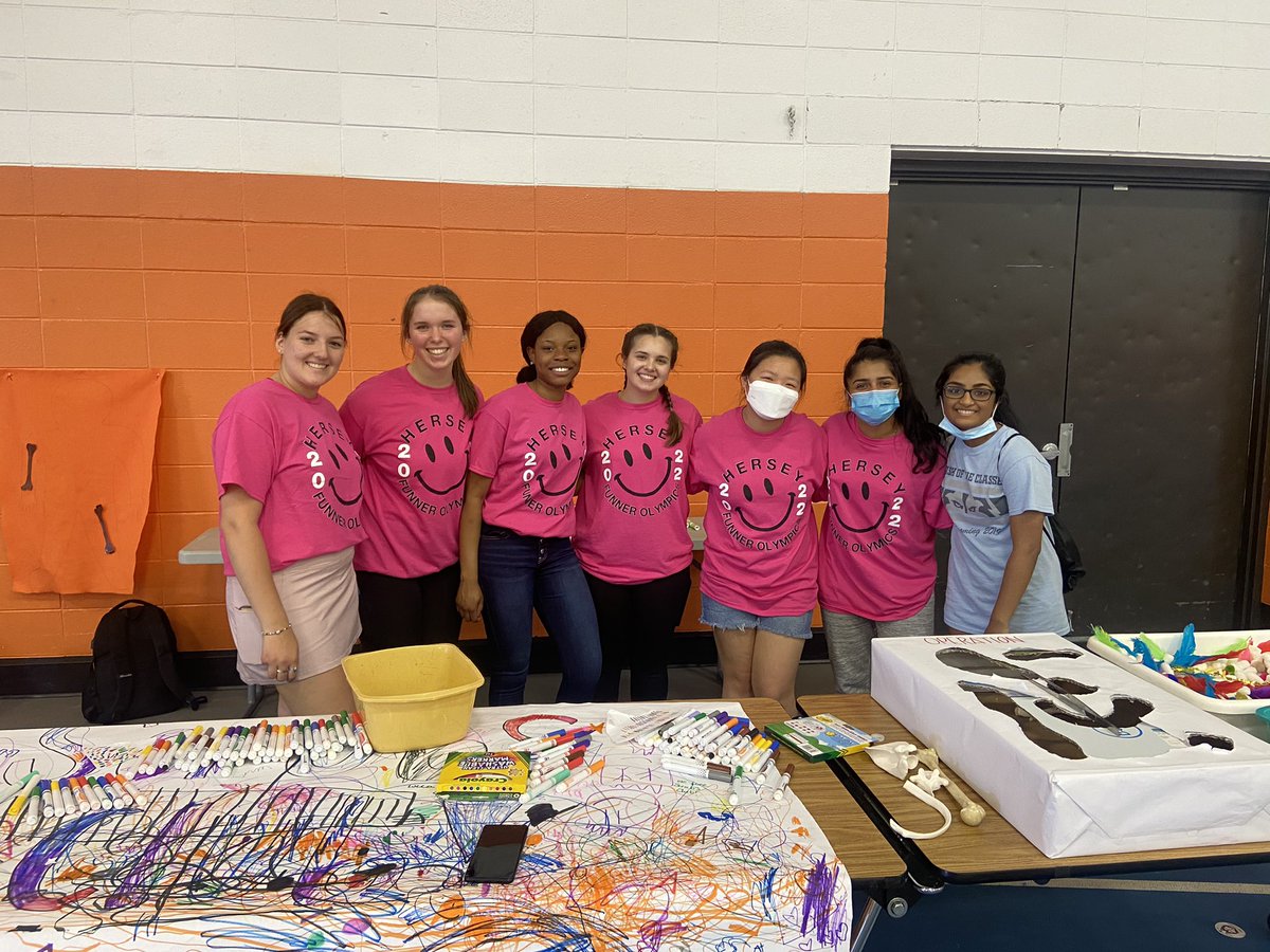 ScrubsClubJHHS's tweet photo. Scrubs Clubs hosting a booth at funnier Olympics. @HerseyHuskies https://t.co/yQ2TXFOfk6