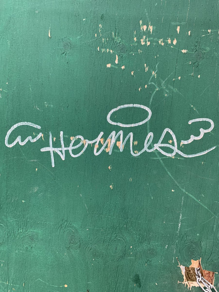 Philzilla28's tweet image. Today’s find 🩴 As the great @dCarsonGrafik says #inspiration is everywhere. #astoria #nyc