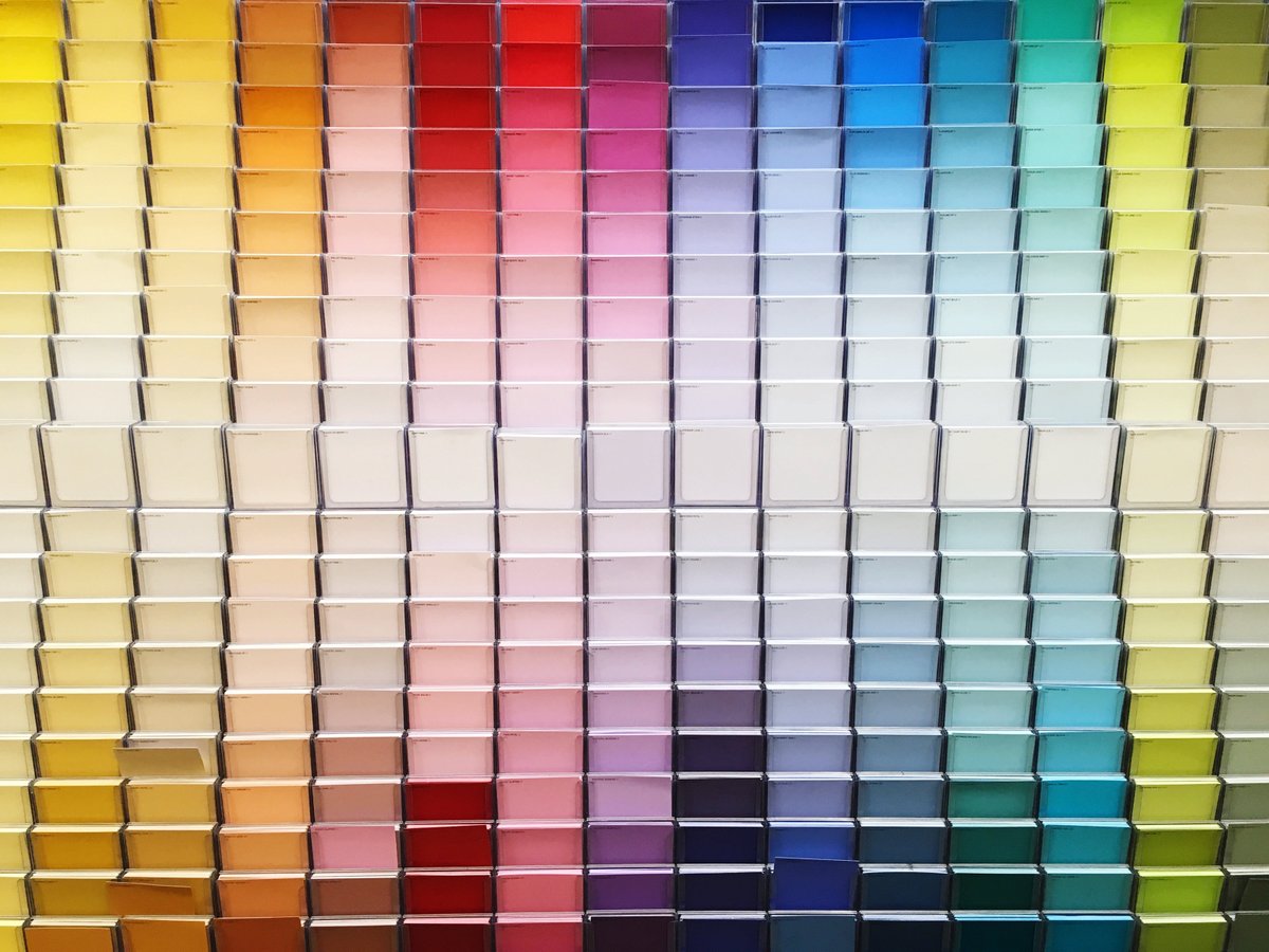 MomSellingHomes's tweet photo. Having to pick a color can be harder than closing in this market 🤣 https://t.co/vAXSQnDSmq https://t.co/YpIk9ieLT9