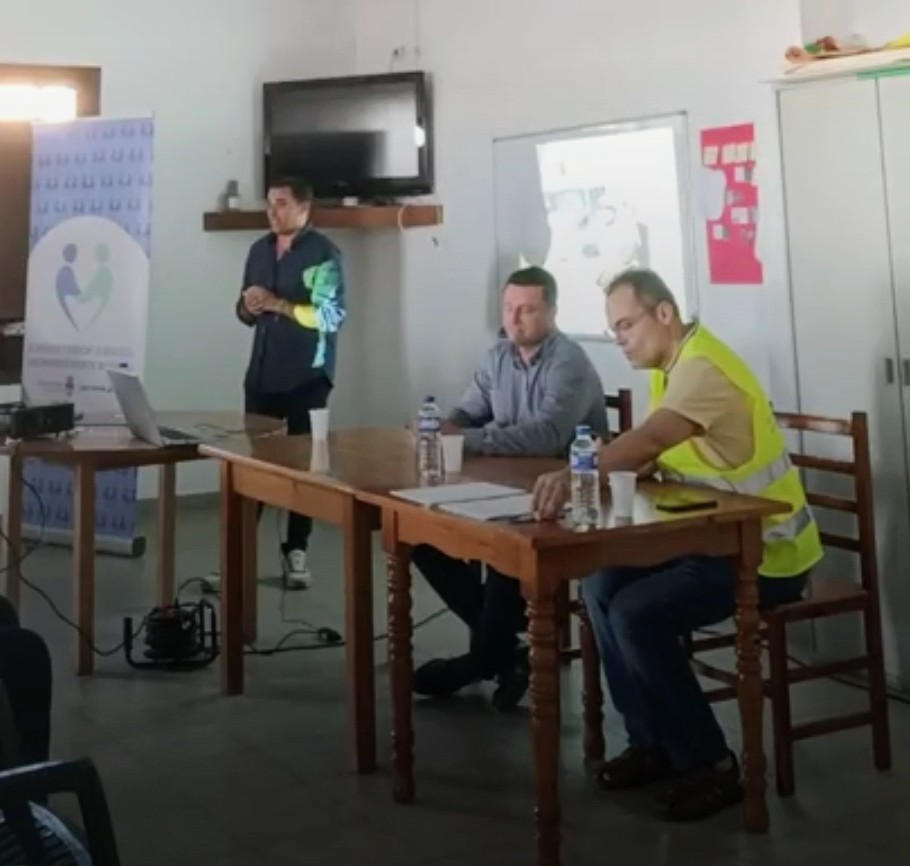 yonecaraballo's tweet photo. Agradecer al alcalde de #Yaiza @oscarnodaglez por su implicación en la promoción de la salud para su municipio, apoyando iniciativas como las de hoy con la asociación #APUSAS, donde he colaborado impartiendo una charla formativa 🫀🧠. Hay que tener consciencia del #cuidado.
📷 https://t.co/7WAydmuB8v