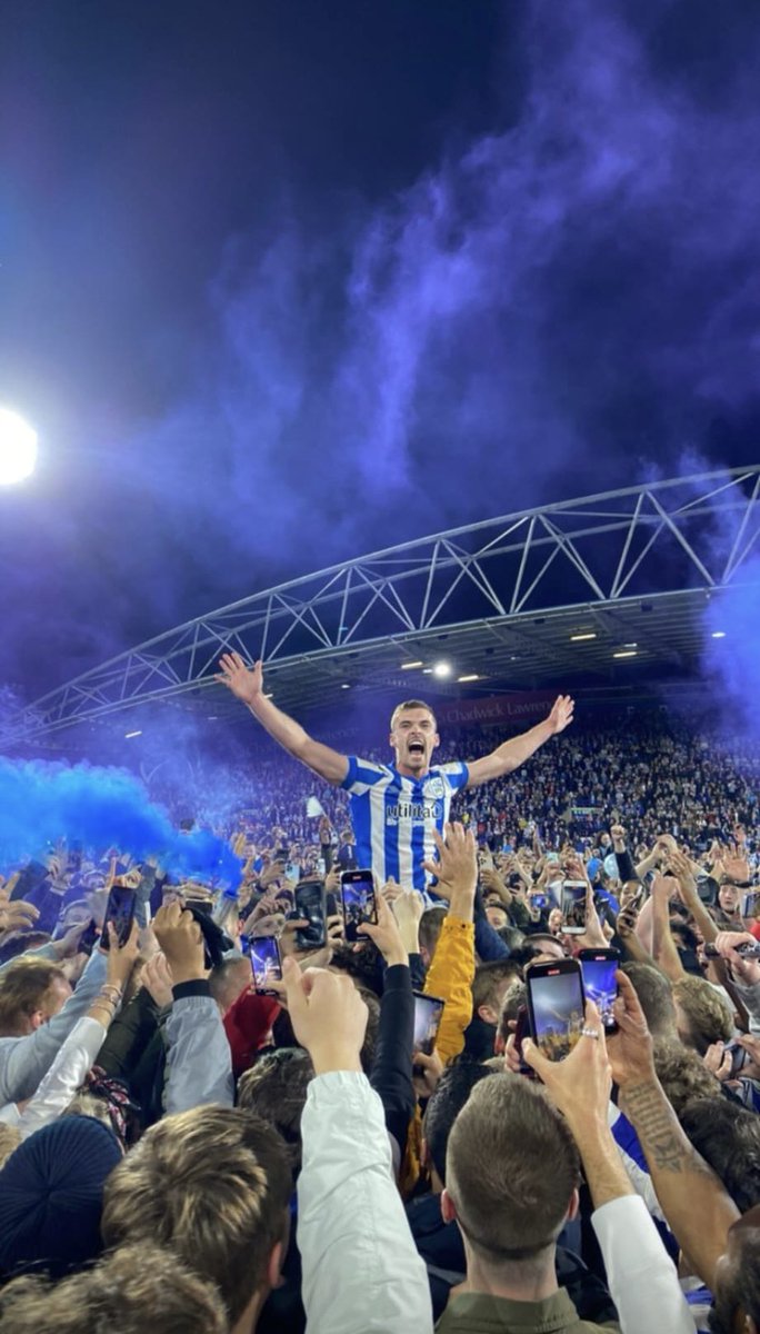 All terriers aren’t we?! 🔵⚪️