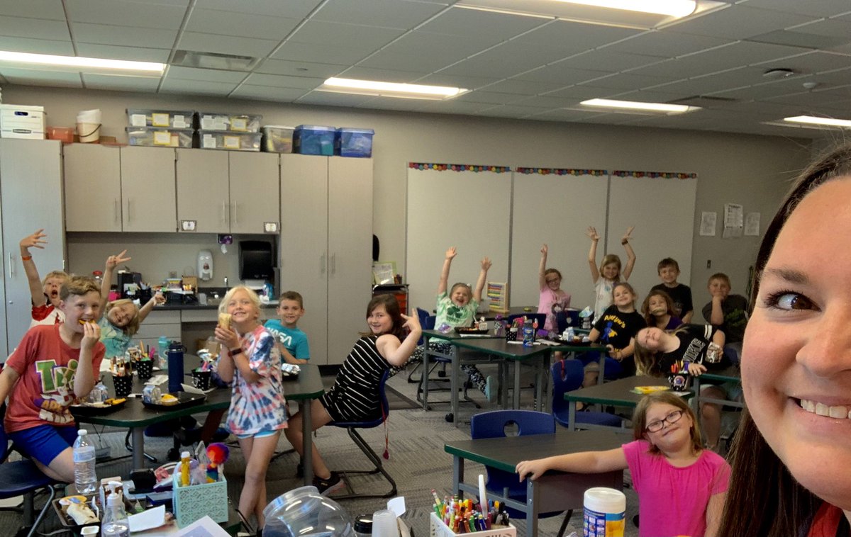 5 days of fun until summer! Day 1 brought a surprise lunch party in the classroom! ❤️🥰🤩 @DCWElementary #dcwestpride #TheFalconWay