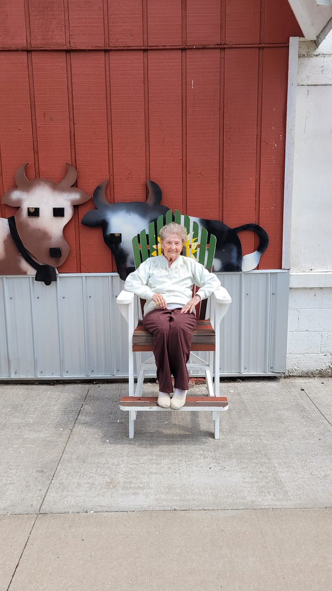 WoodstoneSL's tweet photo. Our Rice Lake community are always out and about on the bus! 🚌 Their first stop was at Narrows Park, then off 
for ice cream at the Milk Pail!🍨🍦 https://t.co/JBhvO1chyp