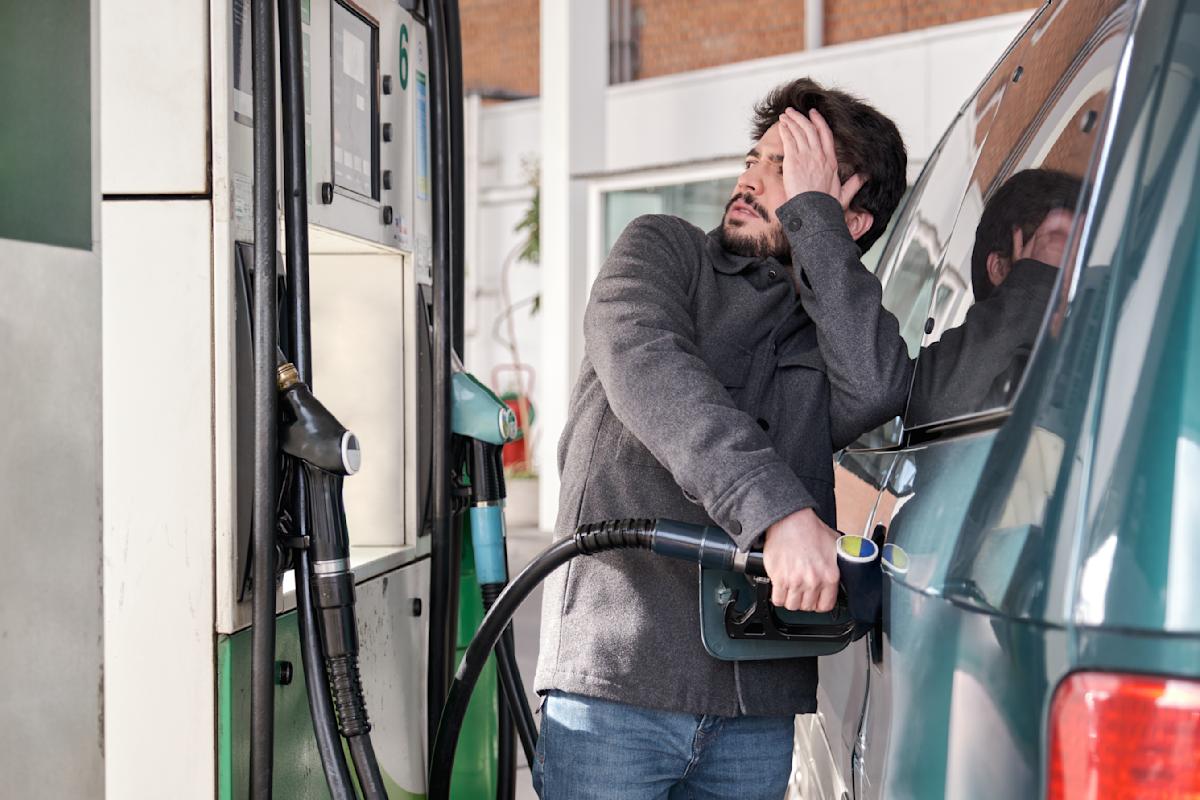 YahooFinance's tweet photo. There’s no relief in sight for high gas prices https://t.co/C34G51UuNj by @rickjnewman https://t.co/gsP18Ug2Np