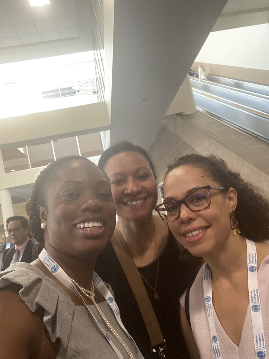 DrDenise_'s tweet photo. Lesson for my friends from this #aua22 weekend: no one safe from my selfies 😜 I was truly elated seeing so many of my faves in one place (I couldn’t upload all in 1 post lol) #thefutureisfemale #aua22 @tolubakar @DrKScotland @eekayjay @RenaMalikMD @SWIUorg @rfrankjones_uro https://t.co/ARc1cVuLB5