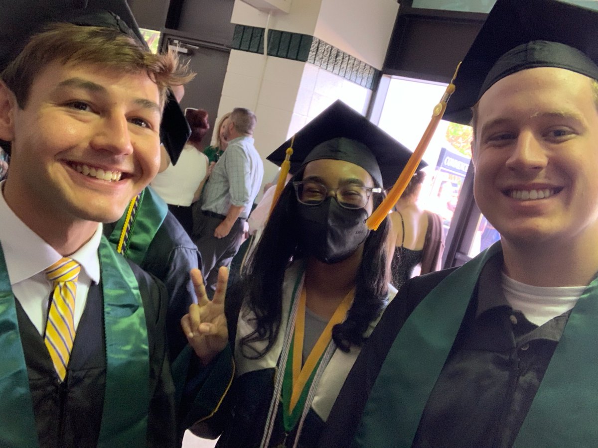 BaylorPhysics's tweet photo. Some of our @BaylorPhysics #BU22 grads dressed in their Baylor best. We will miss you all, but the rest of the world will gain from your contributions. Congratulations! #SicEm https://t.co/5jrkZu1IZY
