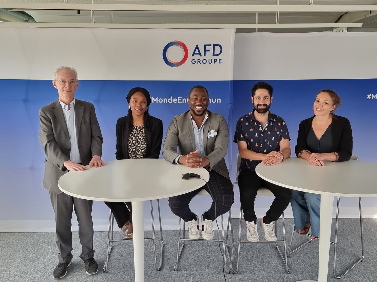 BHKabengele's tweet photo. Le changement climatique est une réalité. Nous devons agir pour les générations futures. Heureux d'avoir échangé #Kult4D àl'@AFD_France avec le réalisateur #Bolivien @a_loayza_grisi pour parler du film #UTAMA #Adaptation #Atténuation @NFornage @BenedicteGazon @bourzai @P_Orliange https://t.co/fRemEhuJtJ