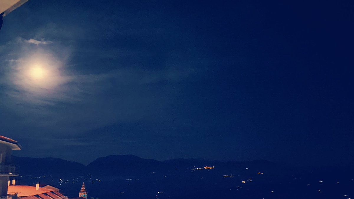 AleZottoli87's tweet photo. "I often think that the #night is more #alive and more richly #colored than the day." 

#VincentVanGogh

#night
#sky
#moon
#panorama 
#mountains https://t.co/Sn4KDLjdfm