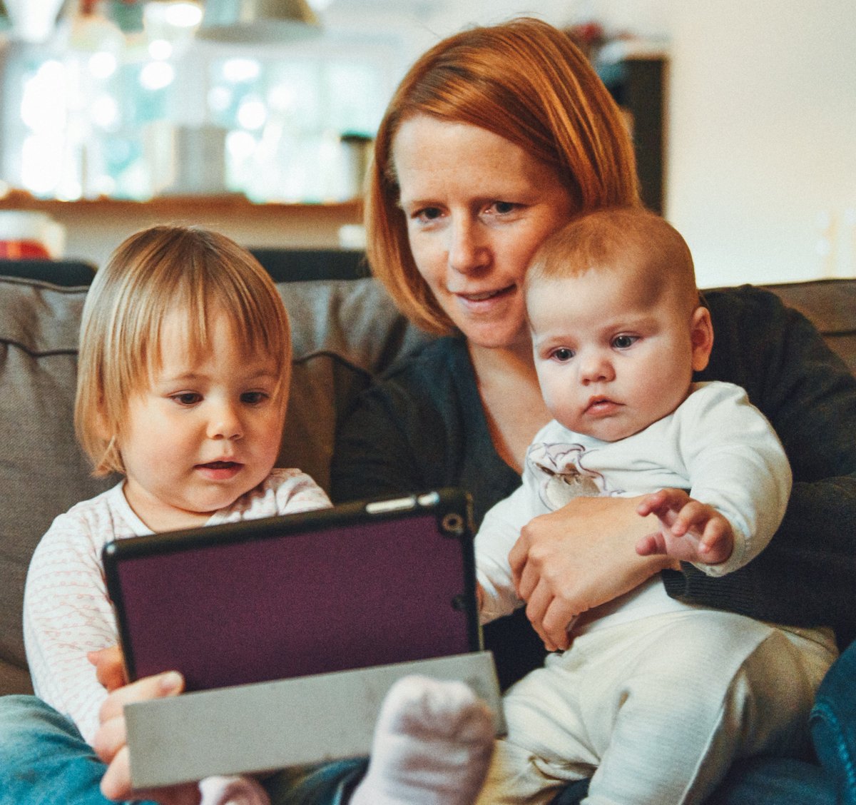 FictionCraig's tweet photo. WRITER'S SUPPORT GROUP: Share your writing with family; show them what you’re pursuing. They’ll feel part of your project if they get what you’re doing. #AmWriting, #Writingtips, #Writers, #WritingMom, #WritingCommunity, #AuthorsOfTwitter (Photo: Alexander Dummer on Unsplash) https://t.co/7wmebh0igN