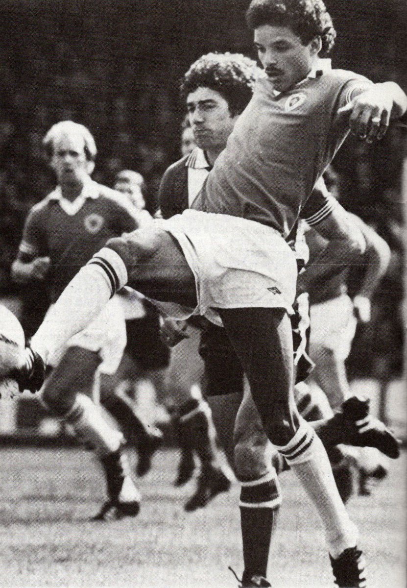 LCFCprogs's tweet photo. #RandomLCFC ๐ฆ
April 1981: #LarryMay clears from #KevinKeegan, @ianwilsonsoccer looks on...
#LCFC #LeiSot https://t.co/1NvB5JLHCT