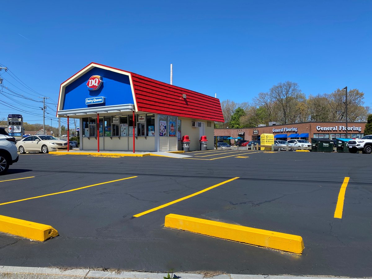 TKAsphalt's tweet photo. Plenty of sun to dry the sealcoating and linestriping paint....call to get on the schedule!! #sealcoating #linestriping https://t.co/NyEIqAEjKt