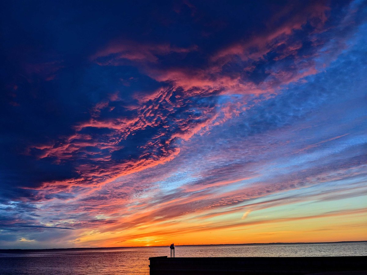 MicroSensing's tweet image. And some photos from Gabriel Ferreira of the same sunset at the #microsensor2022 course