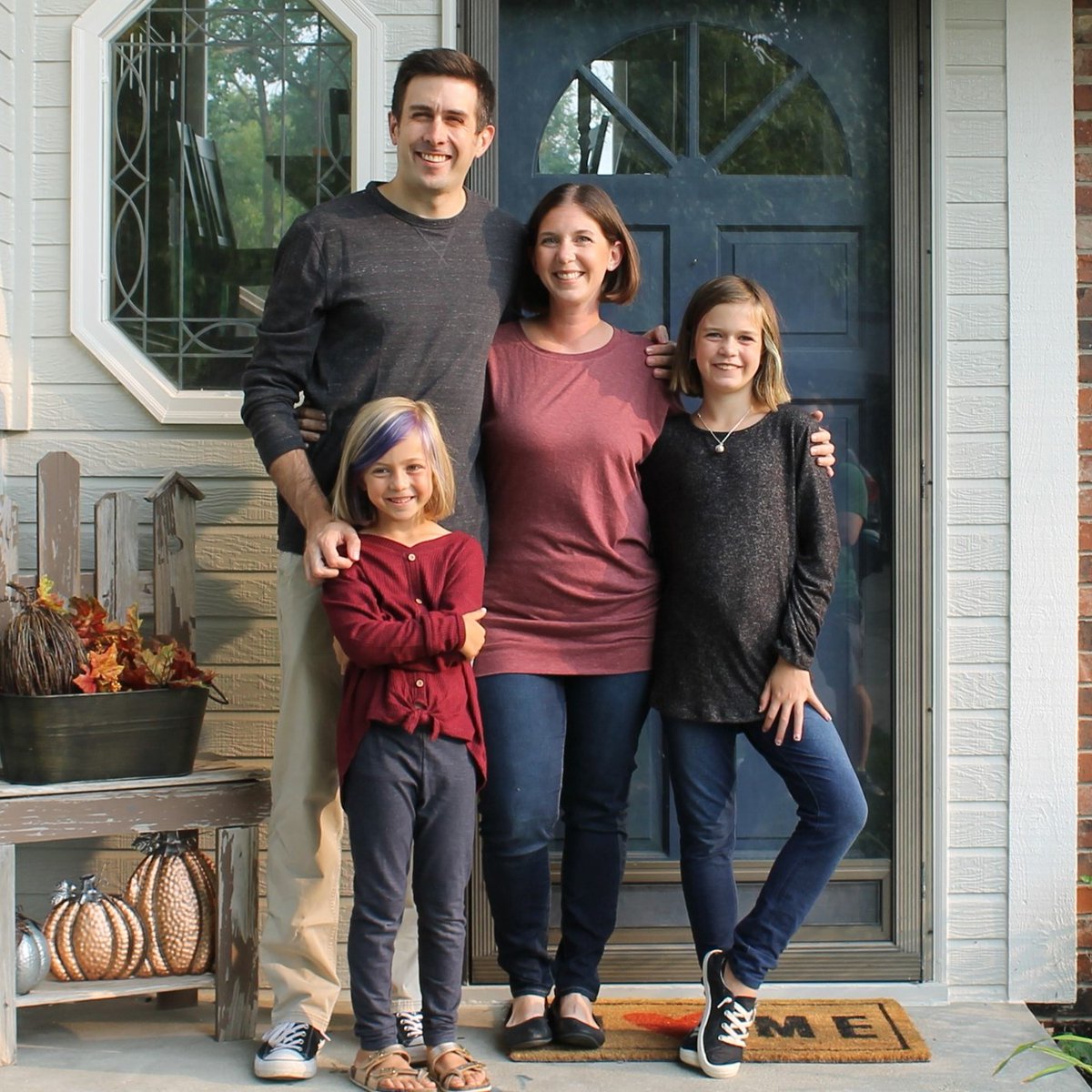 janekleeb's tweet photo. AMAZING NEWS--Tim Royers, Nebraska’s 2016 Teacher of the Year, is running for #LD31. He will focus on public schools and bring a valuable teacher's perspective to the #NeLeg. Follow @RoyersForNE and sign up to volunteer: https://t.co/YF06J4zKM0 https://t.co/6HXdEW94IL