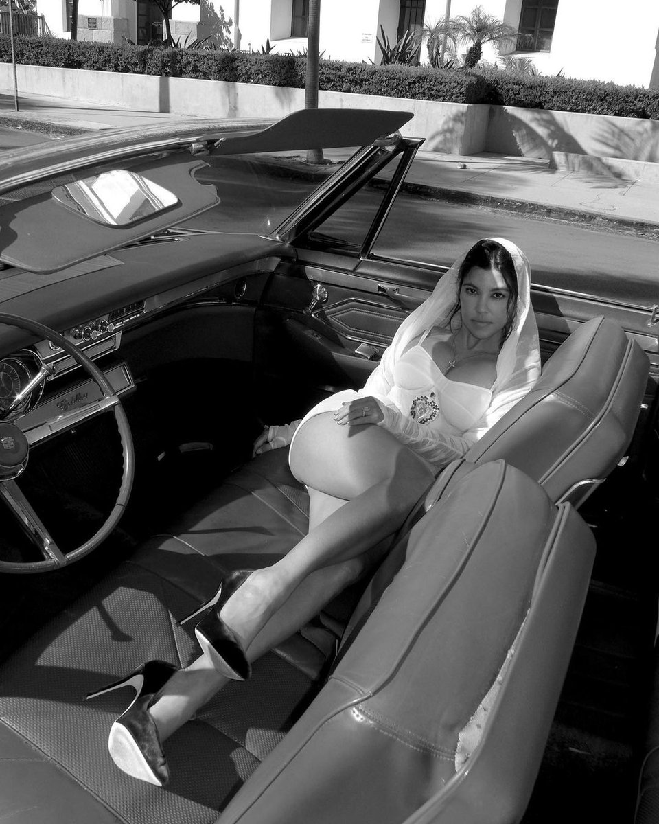 Mrs. Barker!!  🤍👰🏻‍♀️ <a href="/kourtneykardash/">Kourtney Kardashian</a>