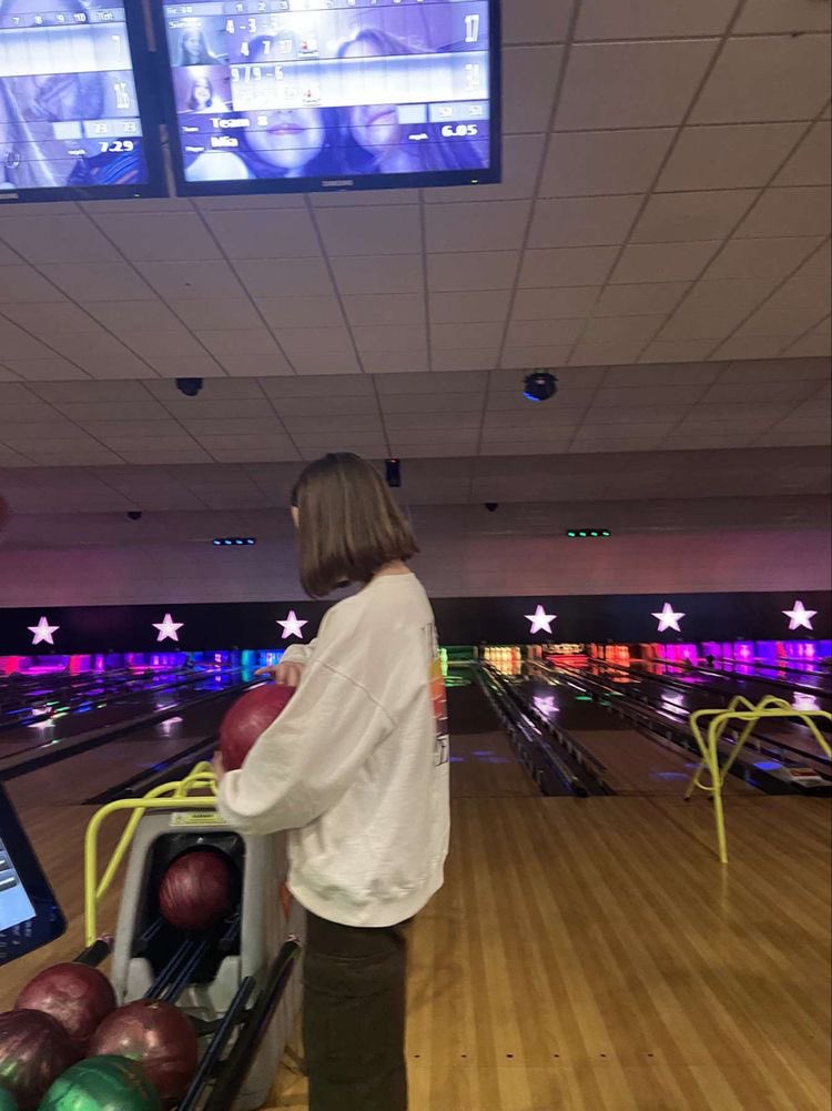 bowling with @margotcollinss 💓