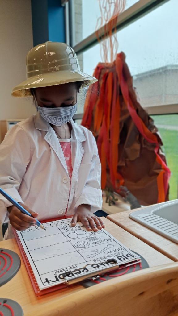 prekrocks1's tweet photo. Paleontologists in training. Our Head Start class has a dig site and a fossil research lab. https://t.co/3P3SYCLCjG