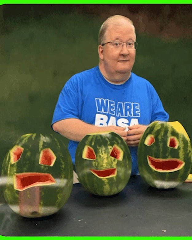 JeffOShields2's tweet photo. #ExplodingWatermelon ๐ ๐ฅ๐ฅ ๐คฏ #combustion #calciumcarbide #acetylenegas #Chemistry #ScienceTwitter #mroshields #mroshieldsscience #chemtwitter https://t.co/8VhtyiYJlo